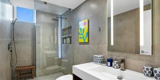 3801 Collins Ave Gallery 13