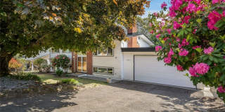 Beautiful Burien Home, Top Floor of Home for Rent Gallery 1