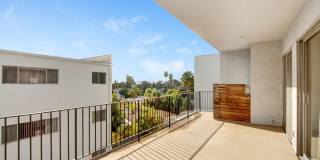 Spacious & Bright 3BR Condo with Bonus Room, Secured Parking & Hollywood History! Gallery 22