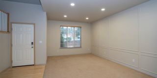 Modern 4 Bedroom, 2.5 Bath Home In Silver Creek w/AC Gallery 7