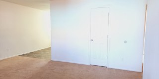 Cute 2 bedroom unit on University Dr. Cute 2 bedroom unit on University Dr. Gallery 4