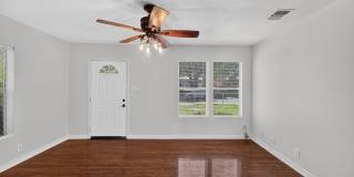 Charming 2BR House in San Antonio Gallery 7
