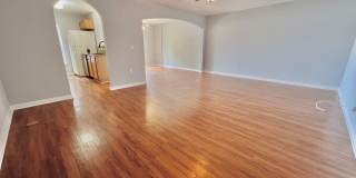 Updated 3BD/2.5BTH Townhome with Exspansive Deck & Attached Garage! Gallery 5