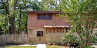 Spacious 2BR / 2.5BA End-Unit Townhouse in Greenleaf Gallery 1