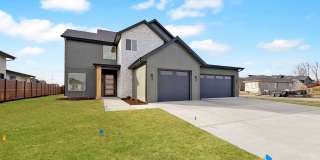 Pet-Friendly Luxury: New 4BD Construction with 2 Dedicated Offices in Eagle’s Centerra Community Gallery 1