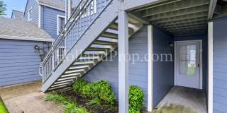 Beautiful 2-Bedroom Condo with a Garage! Gallery 4