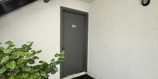 MELROSE DISTRICT CONDO WITH HUGE MOVE-IN SPECIAL – HALF OFF FIRST & SECOND MONTH’S RENT! Gallery 10