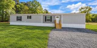Peaceful 3 Bedroom Rental Home on 1 Acre – Lawn Care Included Gallery 1