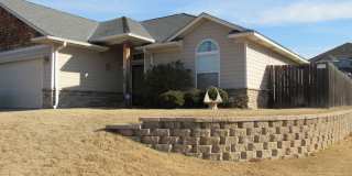 Fantastic Condo located close to Ft. Sill, Shopping and Restaurants Handicap Accessible! No Pet Home! Gallery 20