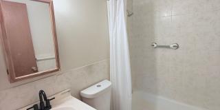 Updated 2-Bedroom NE Minneapolis Apartment with/ Off-Street Parking! Gallery 13