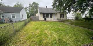 3 Bed 1 Bath with Fence + 2 Car Garage - Newly Refreshed Gallery 1