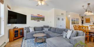 Winter Rental- HOT TUB, Quiet townhome with hot tub and two living areas Gallery 1