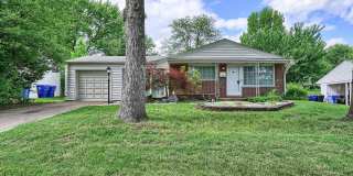 Lovely Large 3 Bedroom 1 1/2 Bath Ranch Style Home Gallery 1