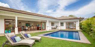 Beautiful Private Home w/Pool, Yard  AC - Walk to the Beach Gallery 1