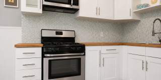 2 bedroom North Loop Bungalow Gallery 10