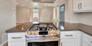 SLOAN'S LAKE: 2-BEDROOM UNIT WITH HIGH-END FINISHES Gallery 9