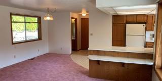 Large 2 Bedroom Hucrest Home! 1 Year Lease Required Gallery 4