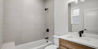 6914 N Sheridan Road Gallery 26