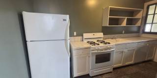 2 Bedroom, 1 Bathroom in Historical Woodland Avenue building! Gallery 21