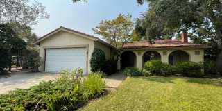 Spacious 4-Bedroom Spanish Style Home for Rent! Gallery 1