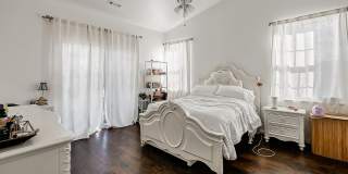 Available now!!Welcome to this charming 2-bedroom, 2-bathroom Condo in Sterling Heights, MI. Gallery 14