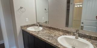 Beautiful 5 Bedroom, 3 Bath Executive Home in the Pointe! Gallery 16