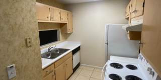 N.W. 2/2 Townhome off Mission Rd. near Fred George Gallery 8