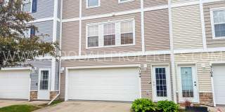 Ankeny Townhome | 2-Car Garage | Kitchen Island Gallery 1