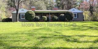 Spacious House - Private Wooded Setting Gallery 1