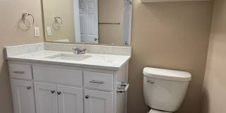 Newly Remodeled 2 Bedroom-1 Bath House Gallery 8