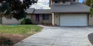 Large Home for Rent on Airway Dr, Beautiful Backyard Views! Gallery 1