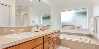 Charming Newer Construction King City 3 Bedroom/2.5 Bath Home Gallery 17