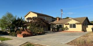 Large 2 Story: 5 Bedroom 5 Bath Pool Home With Family Room, Gallery 1