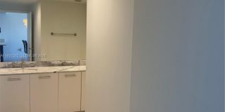 500 Brickell Ave Gallery 28