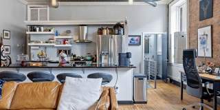*Beautifully Updated & Unique 1BD/2BA Condo Unit Available in South Side* Gallery 13