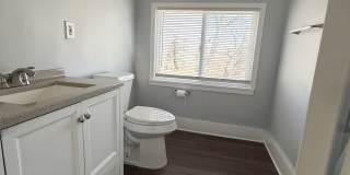 107 N Sanford St Gallery 12