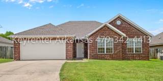 Bright 3 Bedroom Bentonville Home with Fenced Yard & Natural Light Bright 3 Bedroom Bentonville Home with Fenced Yard & Natural Light Gallery 1