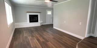 Three Bedroom Near Columbian Park Gallery 1