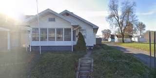For Rent: 1317 W Memorial Dr! Pet Friendly 2 Bedroom 1 Bath in the heart of Downtown Muncie! For Rent: 1317 W Memorial Dr! Pet Friendly 2 Bedroom 1 Bath in the heart of Downtown Muncie! Gallery 12