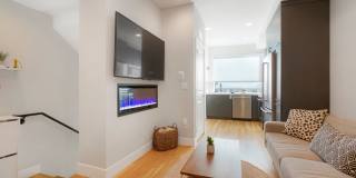 Modern Townhome ~ Rooftop Deck ~ Mountain View! Gallery 1