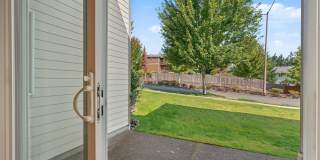 4BR, 2.5 Bath + Loft DuPont Home Gallery 36