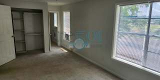 Great Apartment In Hillcrest across from Scott Field!!!!! Gallery 7