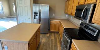 Cozy 3 Bed 2 Bath with Enclosed Den! Cozy 3 Bed 2 Bath with Enclosed Den! Gallery 8