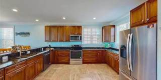 Available from September 1st to November 30th! Stunning Waterfront Home in Madeira Beach – 3 Bed / 3 Bath Gallery 6