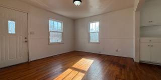 Large 2 Bedroom Home with a Garage Gallery 3