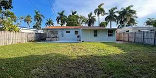 Charming 3 Bedroom 2 Bathroom House - Huge Yard Charming 3 Bedroom 2 Bathroom House - Huge Yard Gallery 11