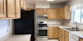 Centrally Located 3 Bedroom Duplex in Windsor with a Single Car Garage! Gallery 3