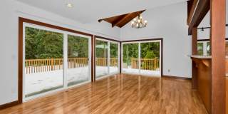 Private 4 Bedroom Retreat on 5-Acres Cottage Lake Gallery 16