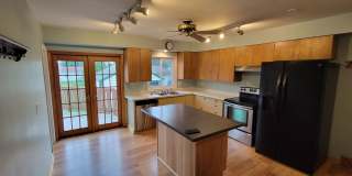 AVAILABLE September 1st- 4 Bed 3 Bath w/ Spacious Back Deck - SHORT TERM LEASE TILL END OF APRIL Gallery 5