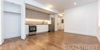 128 Montrose Avenue Gallery 3